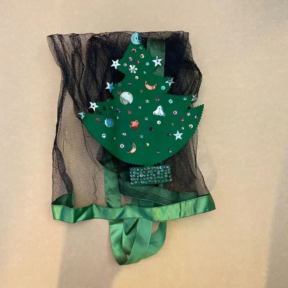 #5996 Christmas apron with Christmas tree on front